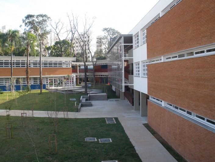 Construção dos novos edifícios e Ginásio Poliesportivo para o Ensino Médio.