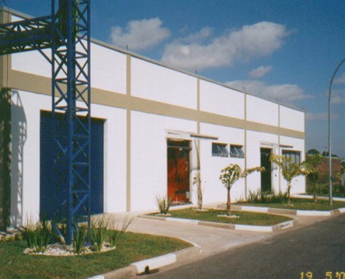 Construção do novo prédio de laboratório e administração e reforma de vestiários e sala de reunião.