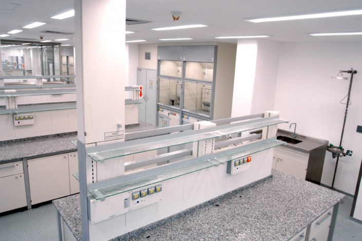 Construção do Laboratório de Controle de Qualidade e Reforma da área da Diretoria Financeira e Presidência.
